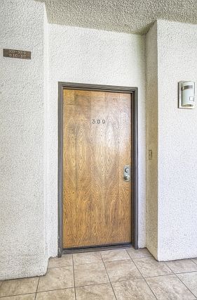 3rd image of 1305 N Columbus Ave Unit 309