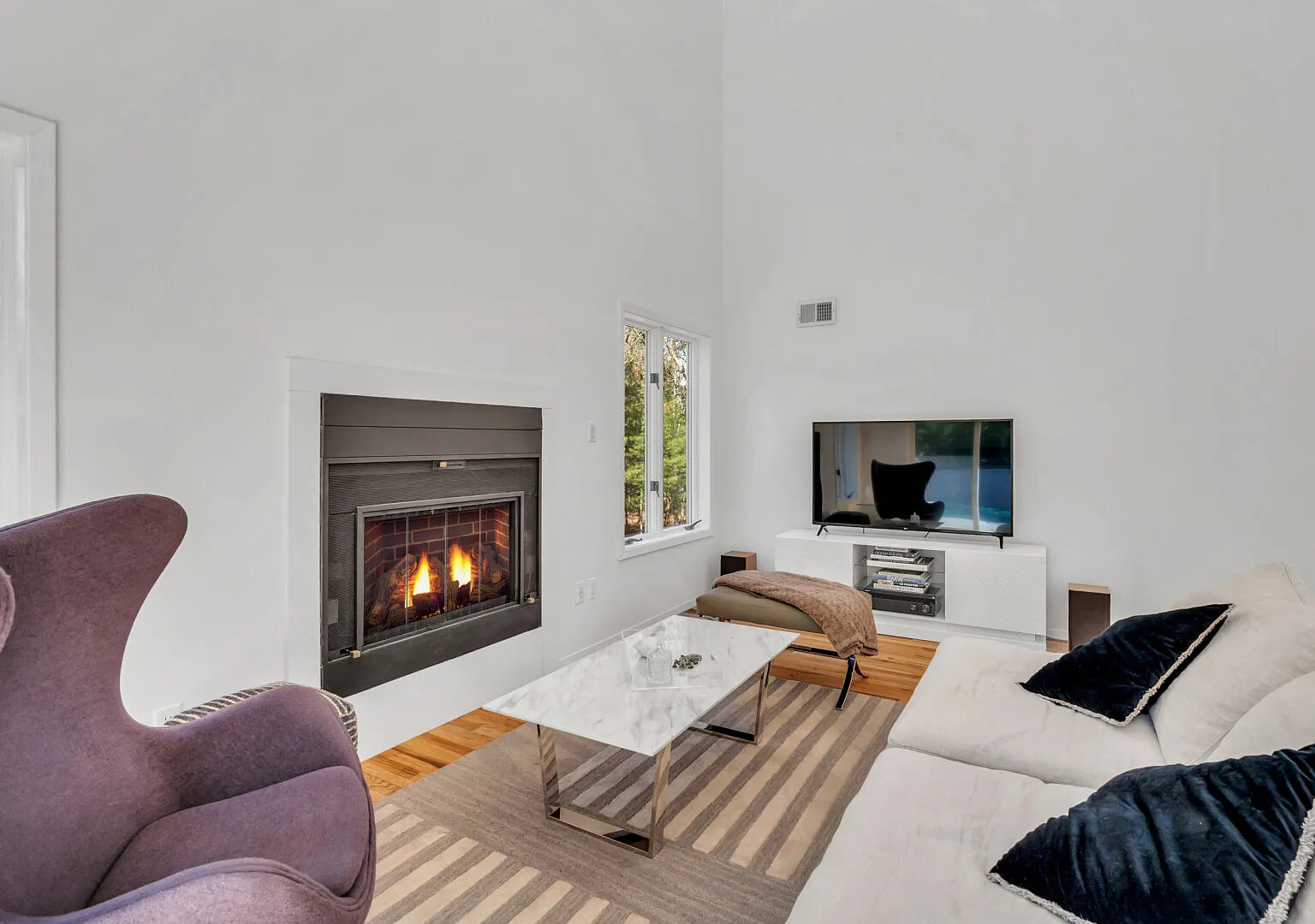Modern East Hampton home, in-ground pool — Photo 4