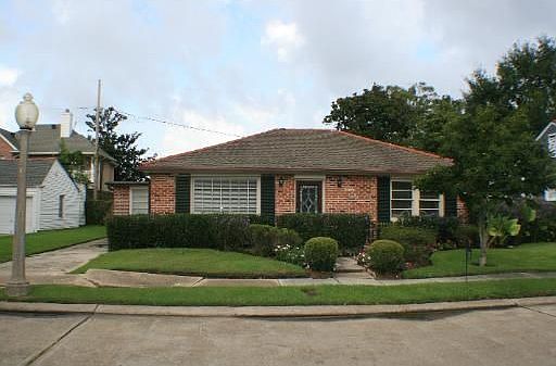 1st image of 33 Beverly Garden Dr