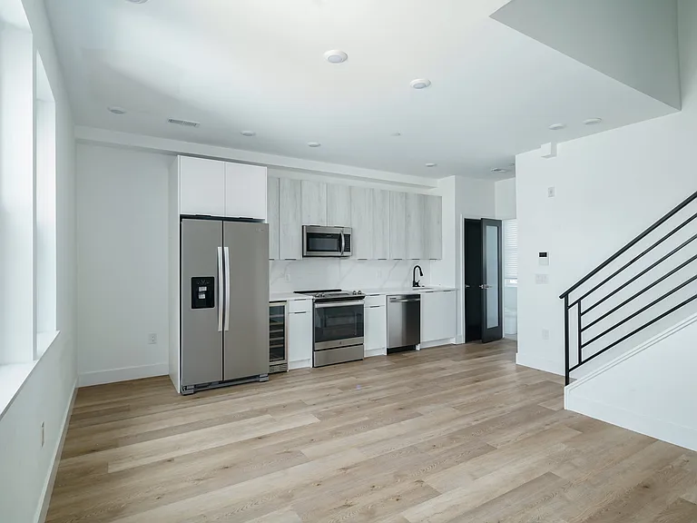 930 N 2nd St #3 — Photo 1