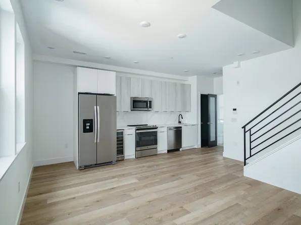 930 N 2nd St Floor 3, Philadelphia, PA 19123