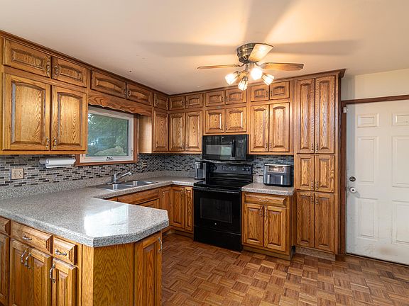 3rd image of 4808 Woodridge Ct