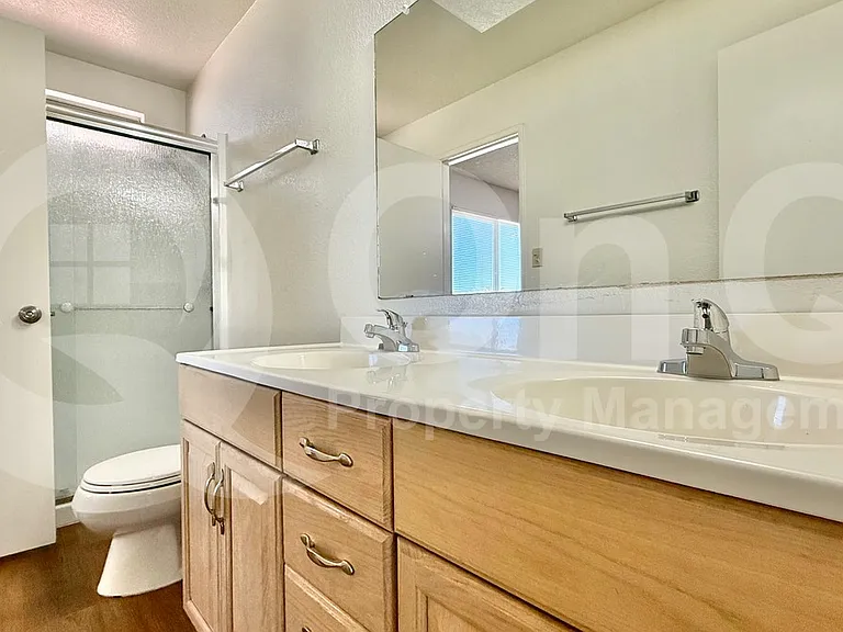 1040 W Yale Dr — Photo 12