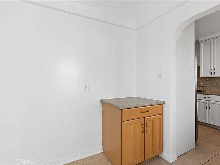 5466 Templeton St — Photo 14