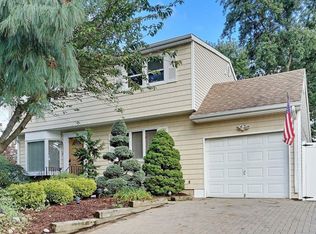 5 Bell Ct, East Brunswick, NJ 08816