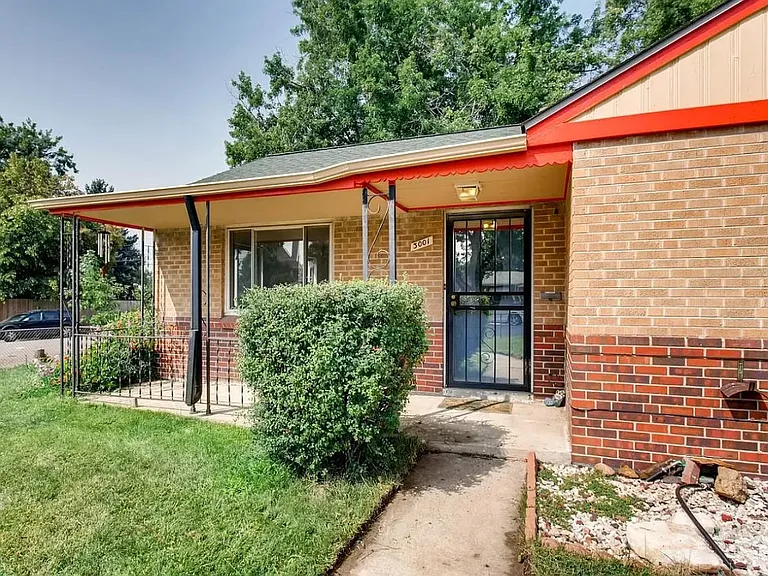 3010 N Leyden St — Photo 18