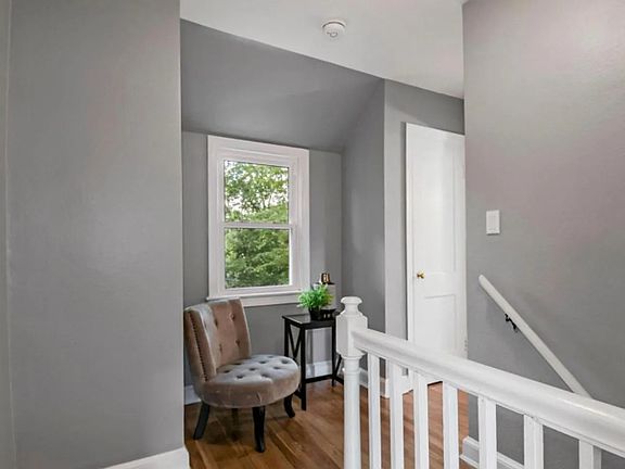 Upper foyer