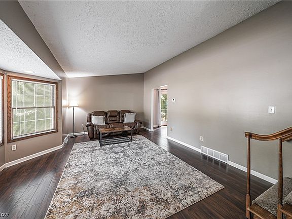 5th image of 6195 6th Ave