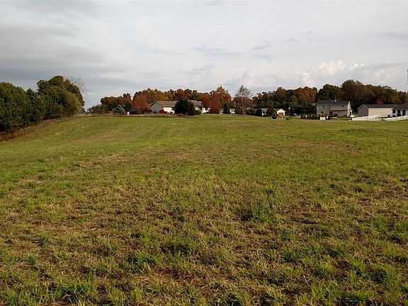 4th image of E Country Ln