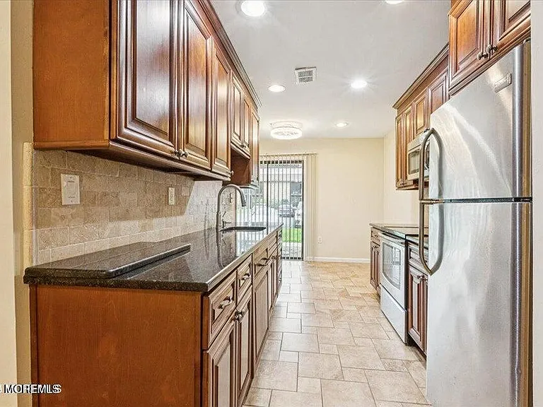 70 Overlook Way #E — Photo 5