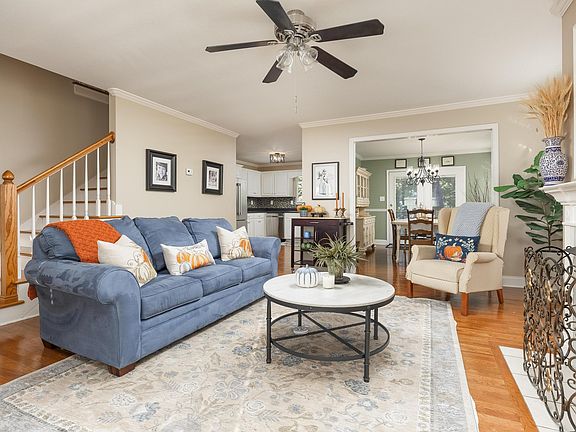 4th image of 1339 Woodland Cove Pl NE