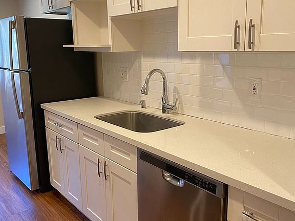 2nd image of 3730 Moorpark Ave APT 30