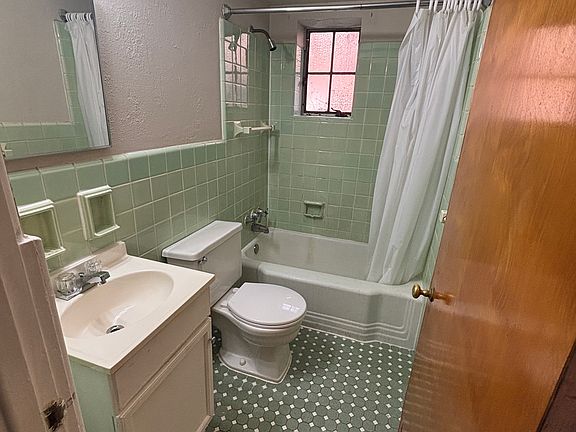 3rd image of 2265 Sherwood Ave APT 1