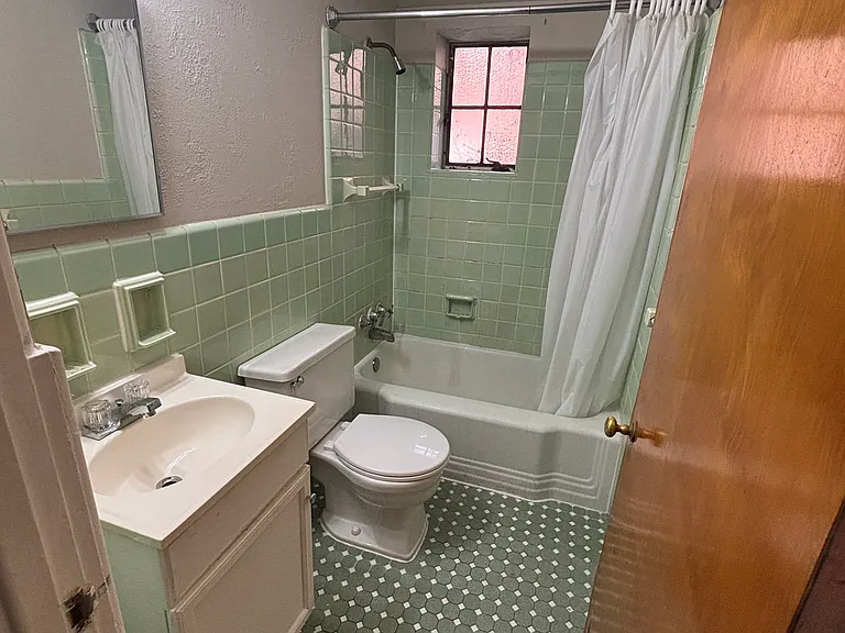 2265 Sherwood Ave #1 — Photo 3