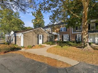2612 Williamsburg Cir, Auburn Hills, MI 48326