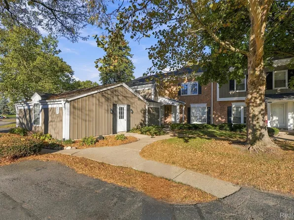 2612 Williamsburg Cir, Auburn Hills, MI 48326