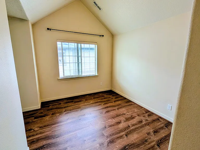 7919 NW Rockne Way — Photo 3