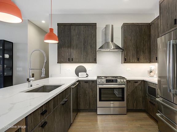 4th image of 3530 N Lincoln Ave #303