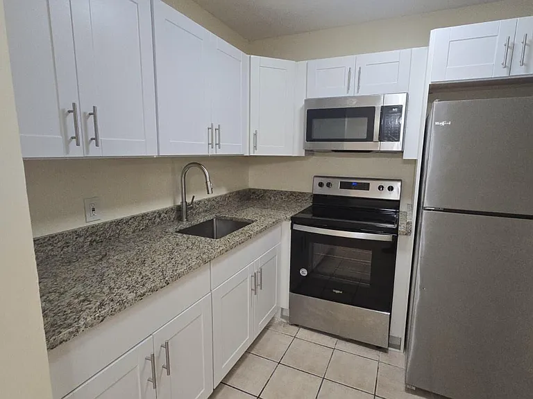 129 Hastings E #129 — Photo 1