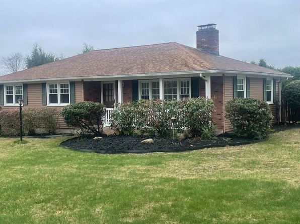 762 Center St, Ludlow, MA 01056