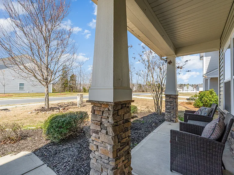 3390 Saddlebrook Dr — Photo 2
