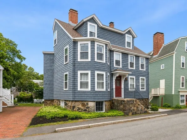 12 Darling St #2, Marblehead, MA 01945