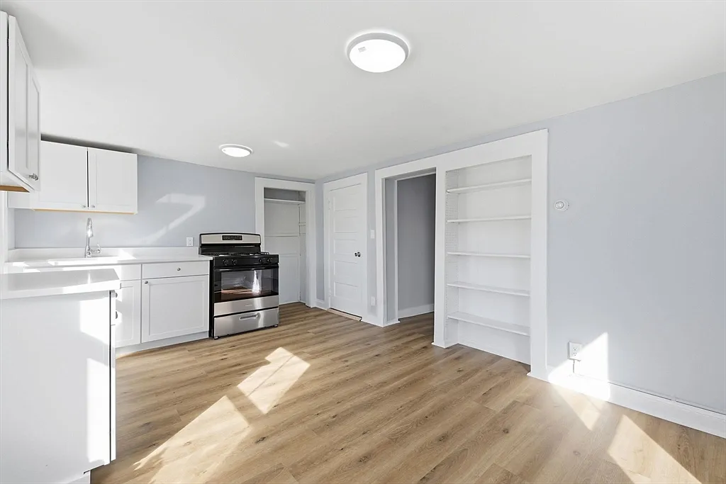 1 bed, 1.0 bath, 430 sqft, $1,900 — Photo 4