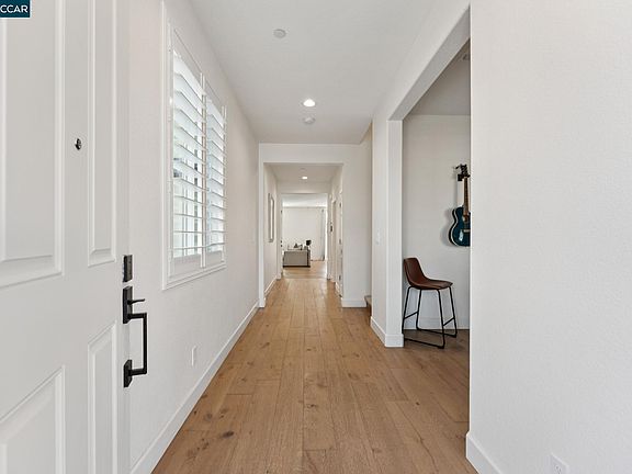 2nd image of 1226 Sierra Trail Rd