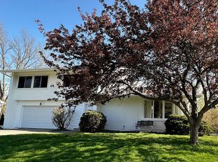 5 Cornell Dr, Lincolnshire, IL 60069