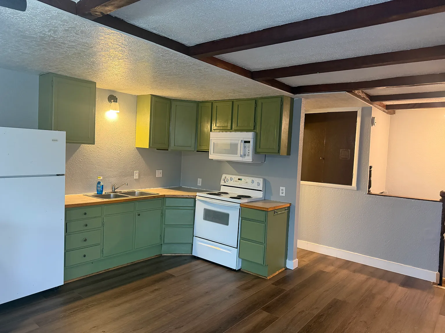 3 bed, 1350 sqft, $1,350 — Photo 2