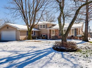 8943 S 80th Ct, Hickory Hills, IL 60457