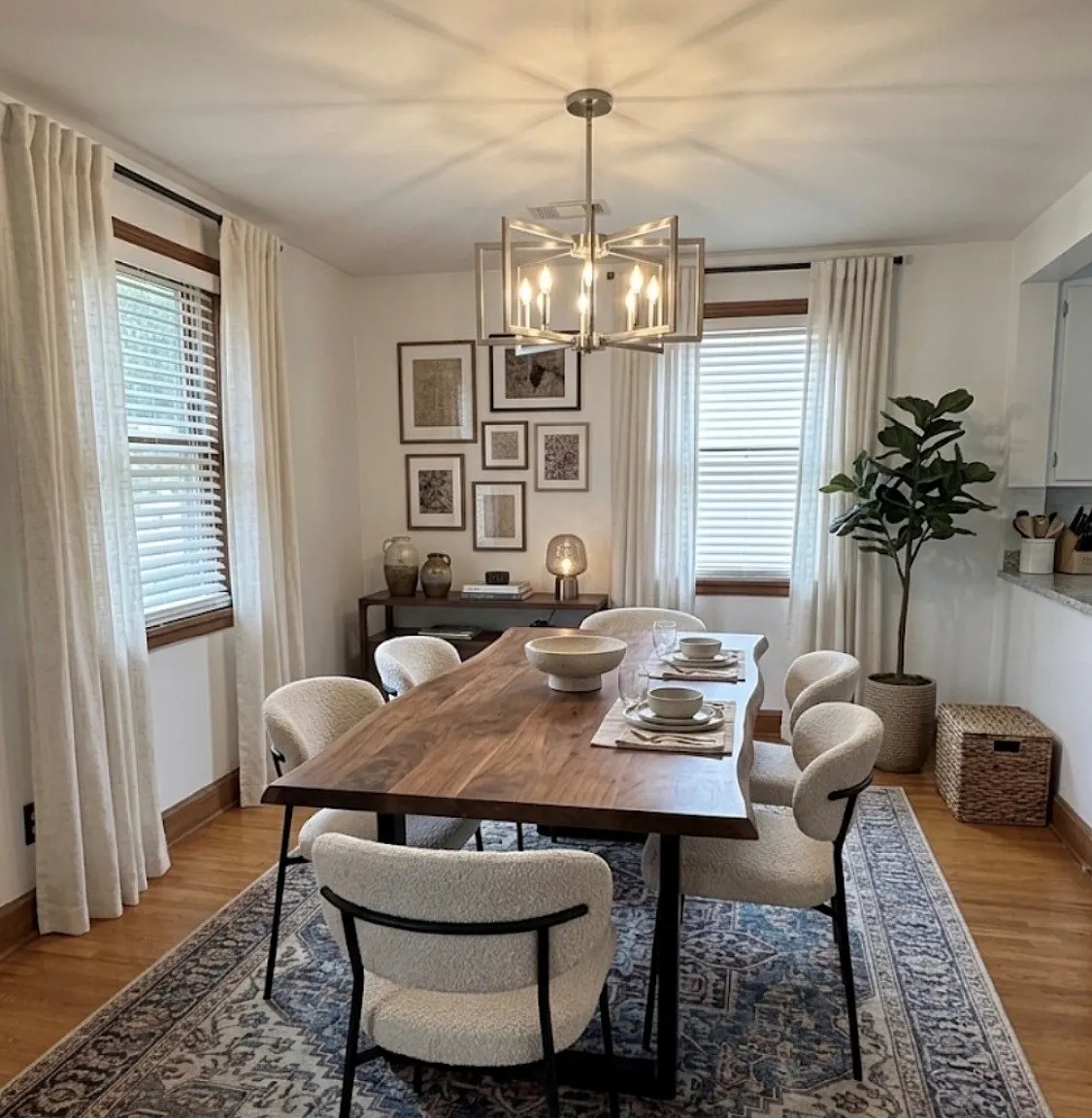 3 bed, 1400 sqft, $2,500 — Photo 2