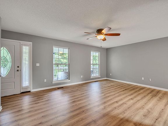 5th image of 125 Dogwood Cir NE