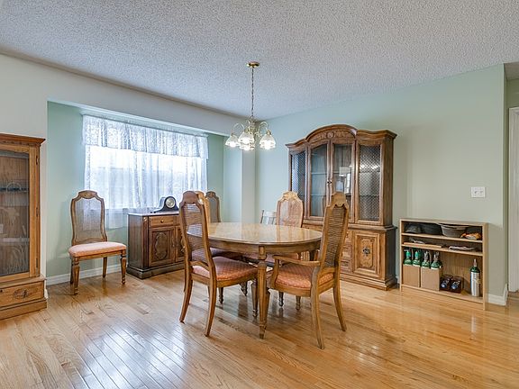 5th image of 8 Dunvegan Cir