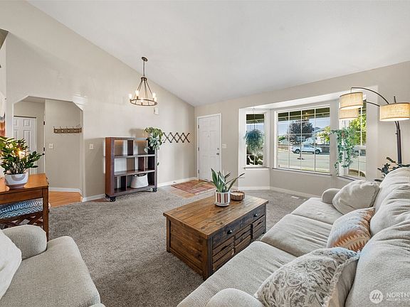 5th image of 18402 109th Street Ct E