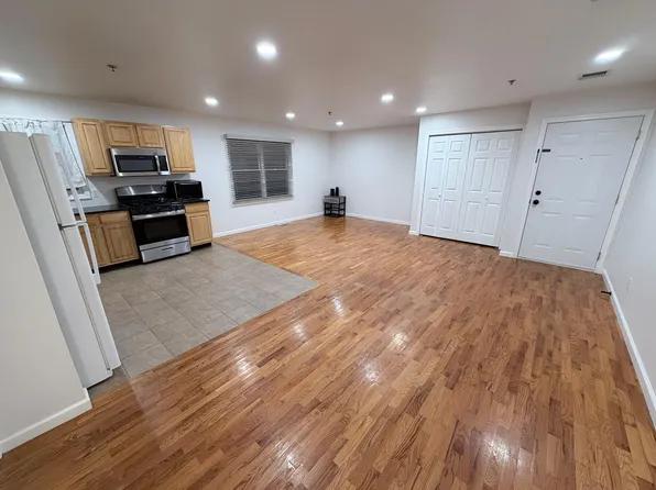 118 Bergen Blvd APT 3C, Palisades Park, NJ 07650