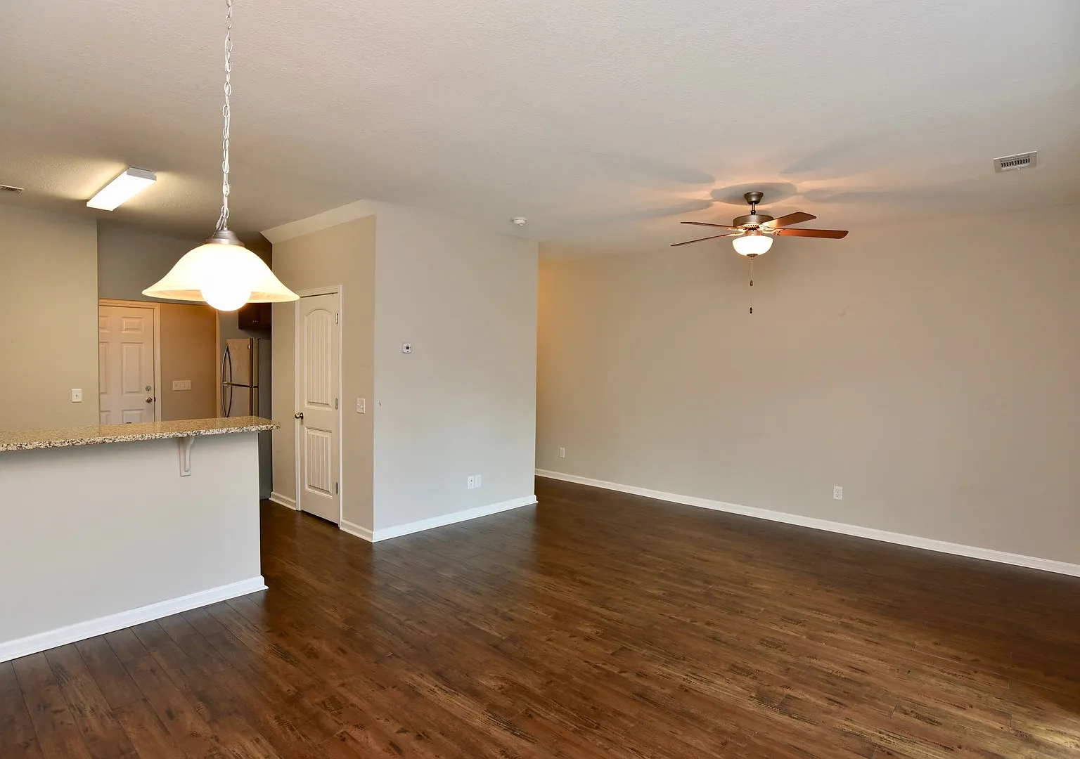 3 Bed 2.5 Bath Townhome In the heart of Richmond Hill. — Photo 3
