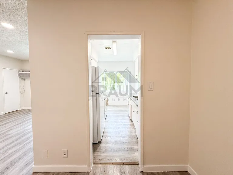 SEPULVEDA — Photo 9