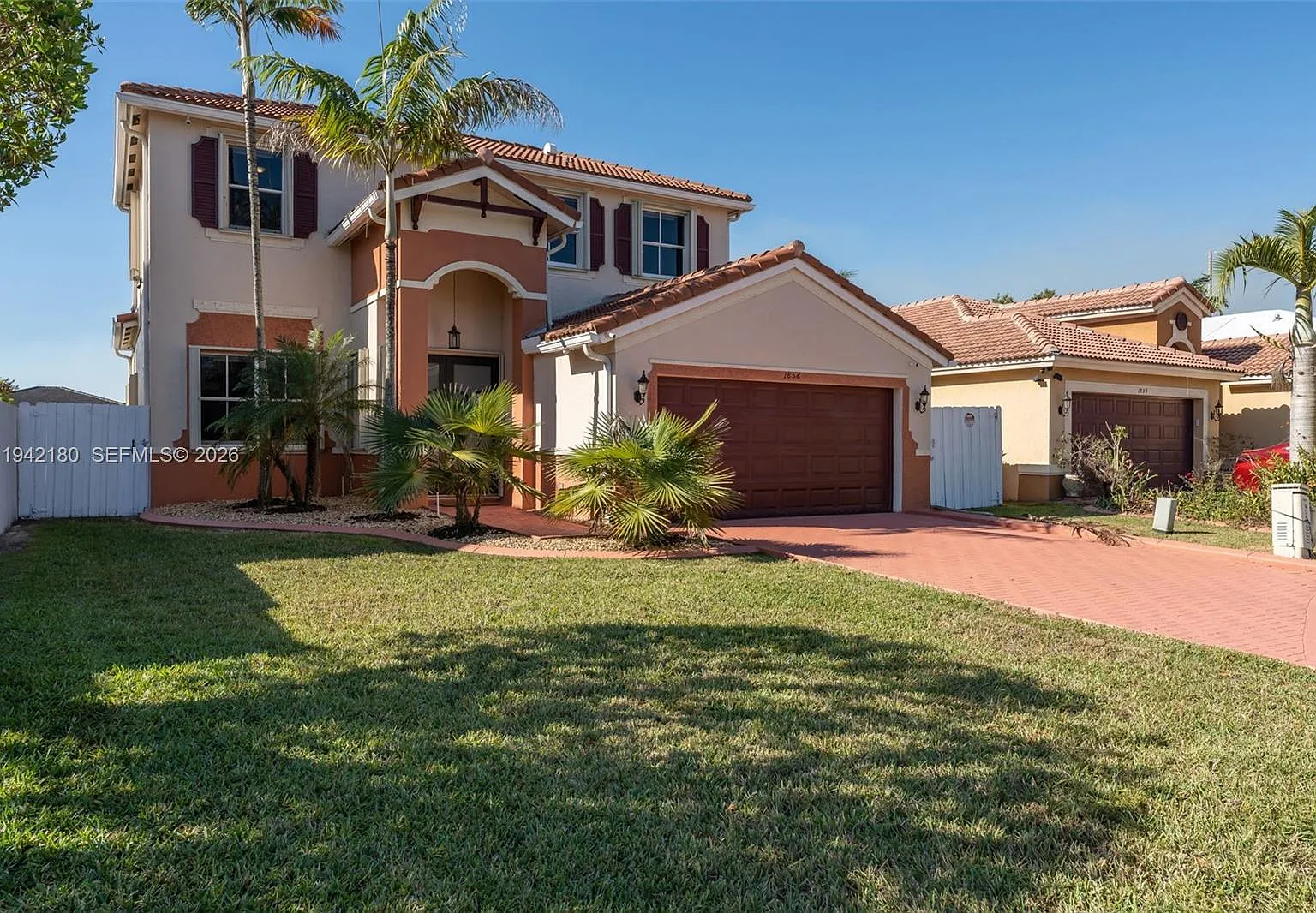 4 bed, 2.0 bath, 2381 sqft, $3,500 — Photo 2