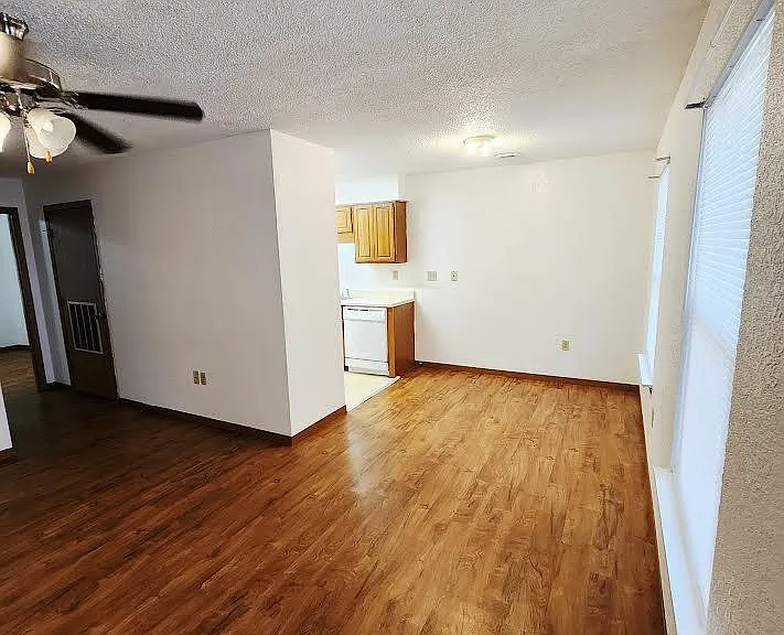 236 Ashwood Dr #C — Photo 8