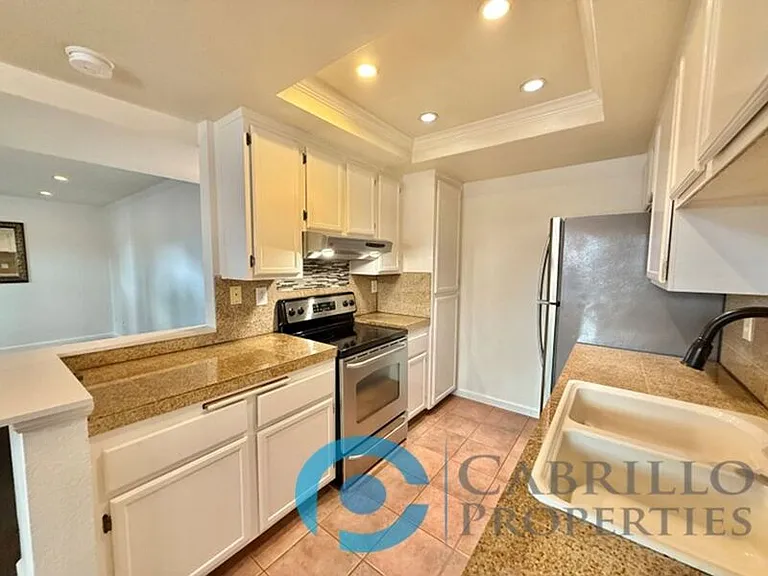 2828 Famosa Blvd #102 — Photo 9
