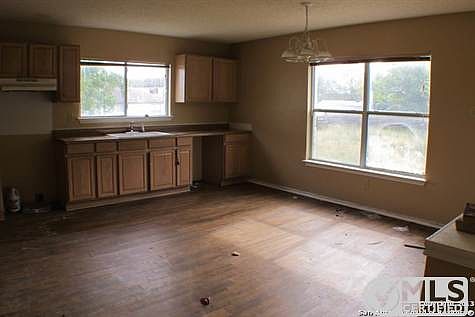 3rd image of 6403 Encanto Point Dr