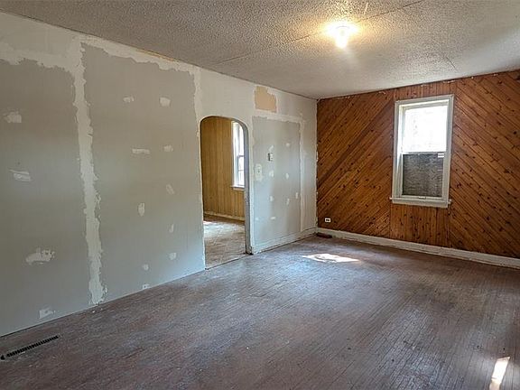 2nd image of 967 RAE STREET