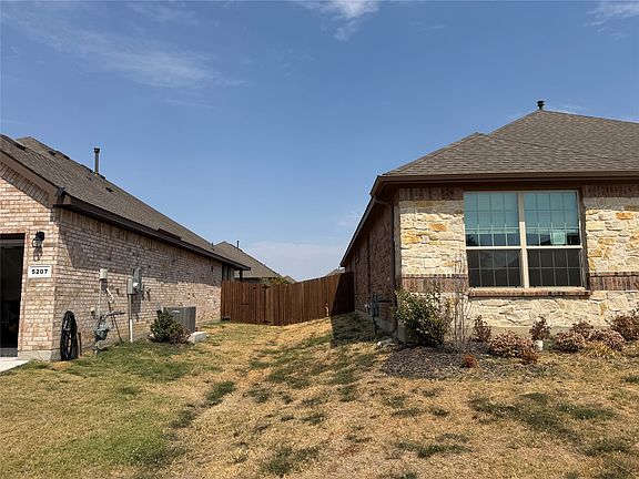 3rd image of 5213 Meadow Ln