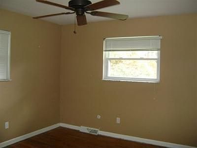 3rd image of 4845 Fleetwood Ln