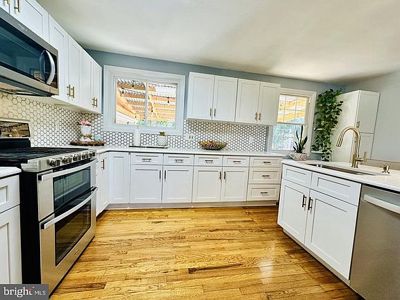 3rd image of 605 Zell Ct