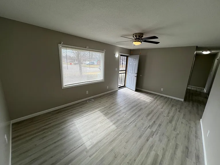 1418 Dobbins Dr — Photo 13