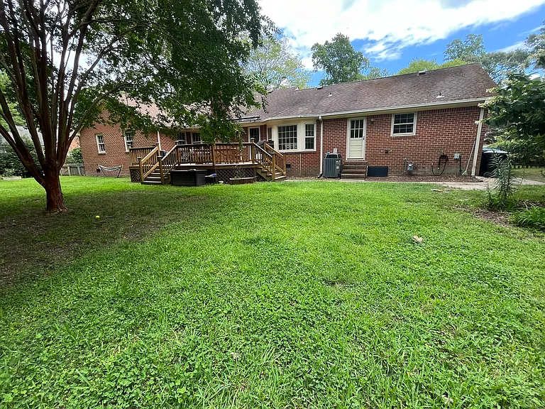 805 Winthrope Dr — Photo 21