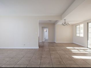 7477 Encino Ave, Van Nuys, CA 91406