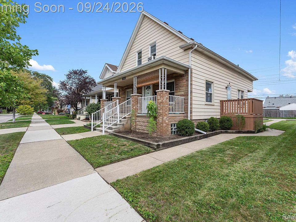 1st image of 2483 10th St